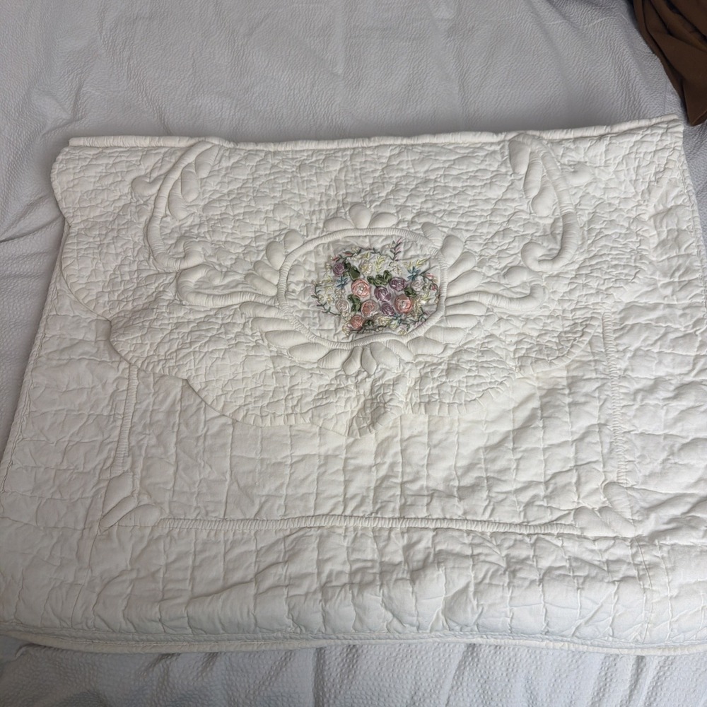 Jcpenney Home Collection White Quilted/Embroidered Pillow Shams 21 X 27 Set